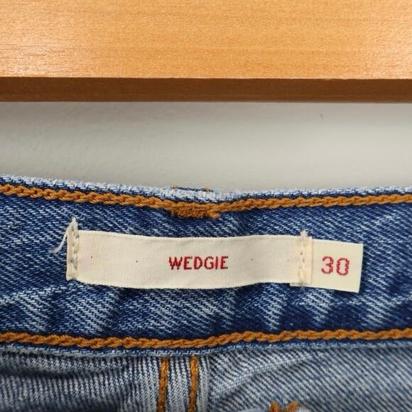 Levi's Women's Wedgie Icon Fit Ankle Jeans In These Dreams Medium Wash Size 30 - Picture 8 of 10